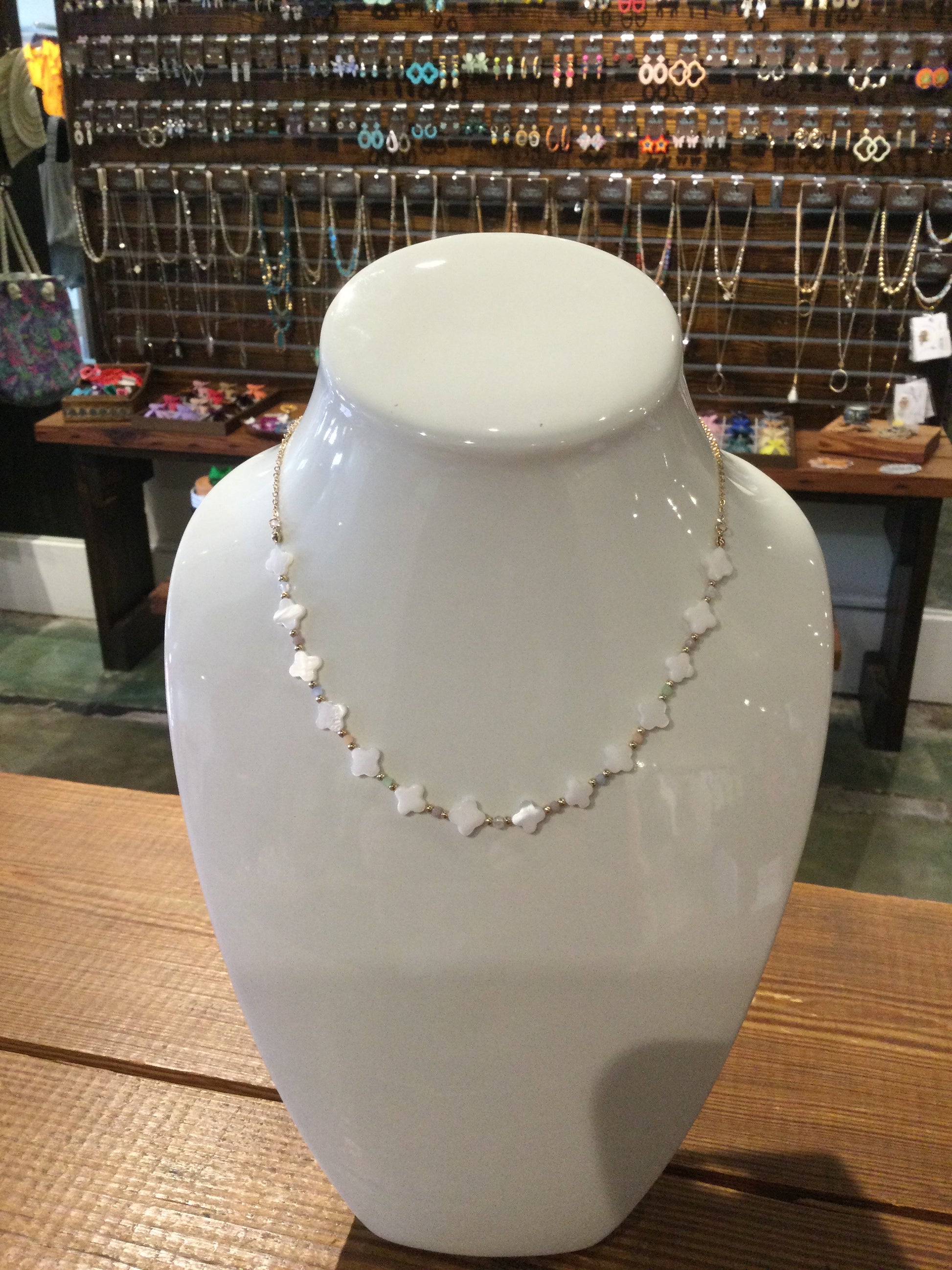 White Wonders Necklace