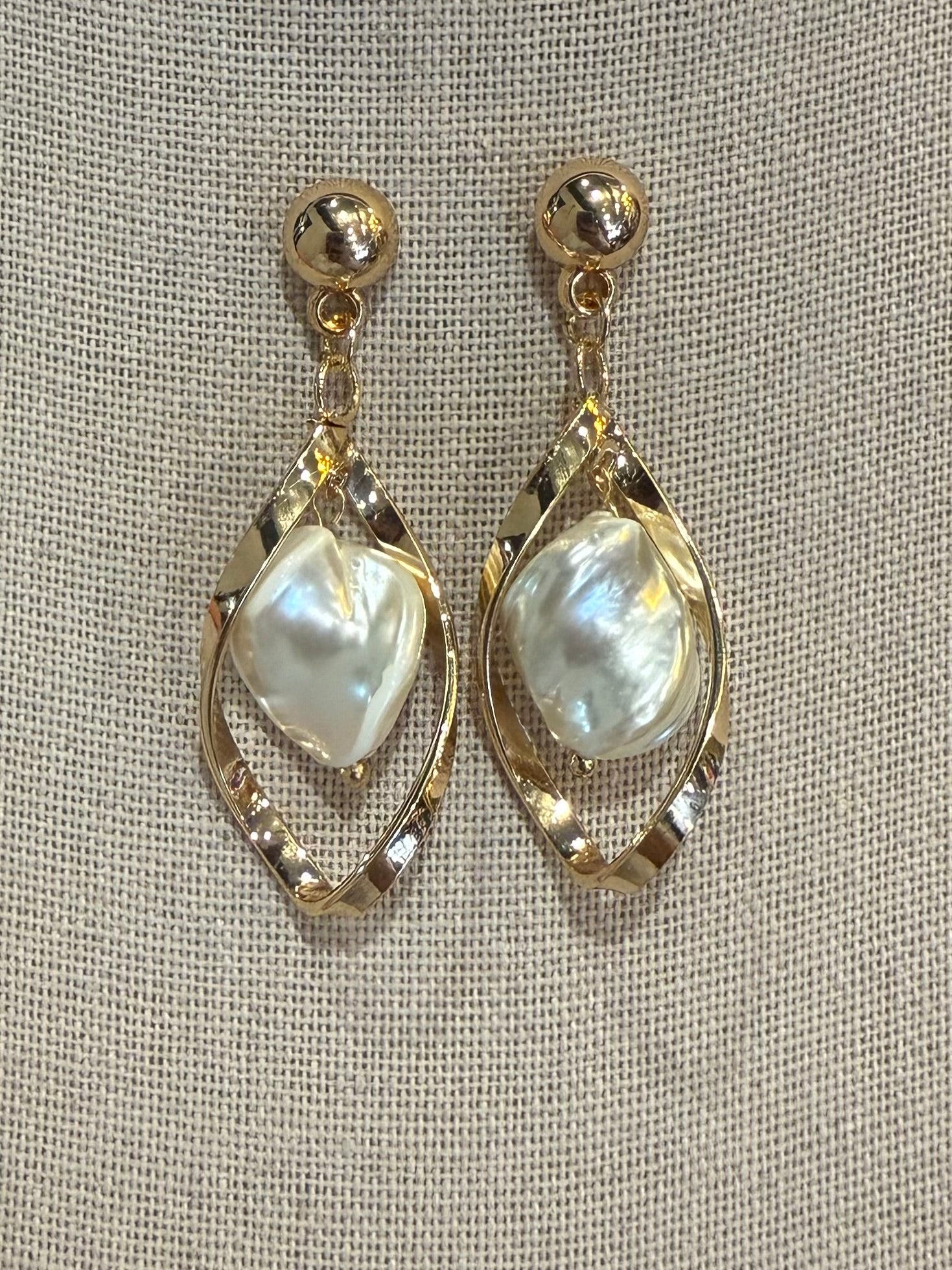 Twisted Pearl Earrings