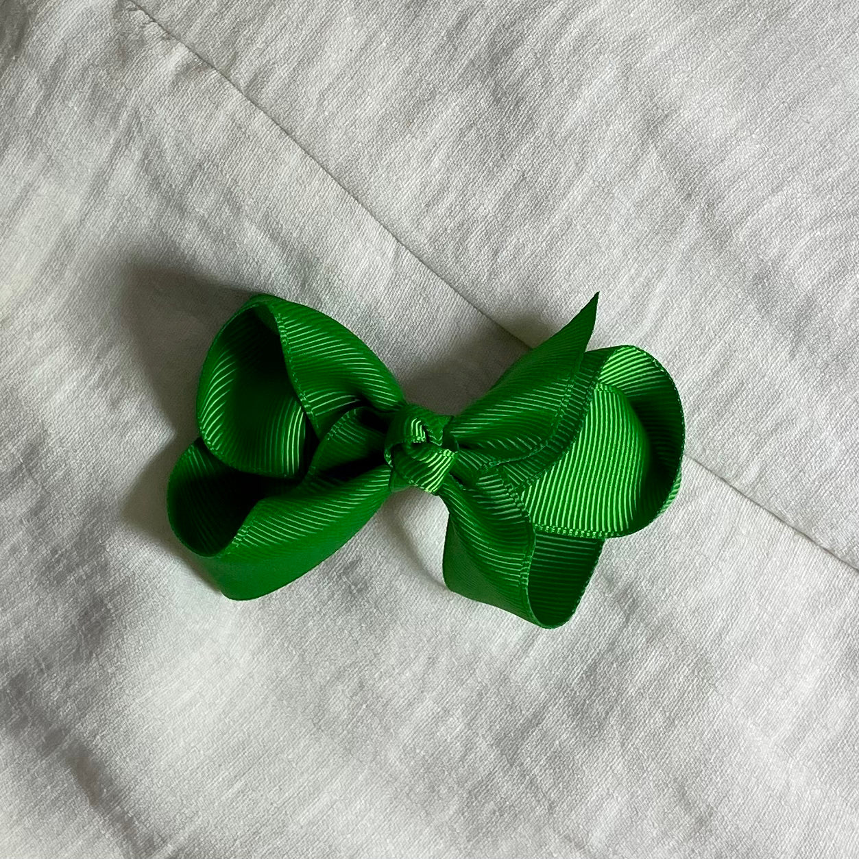 Green Bow Clip