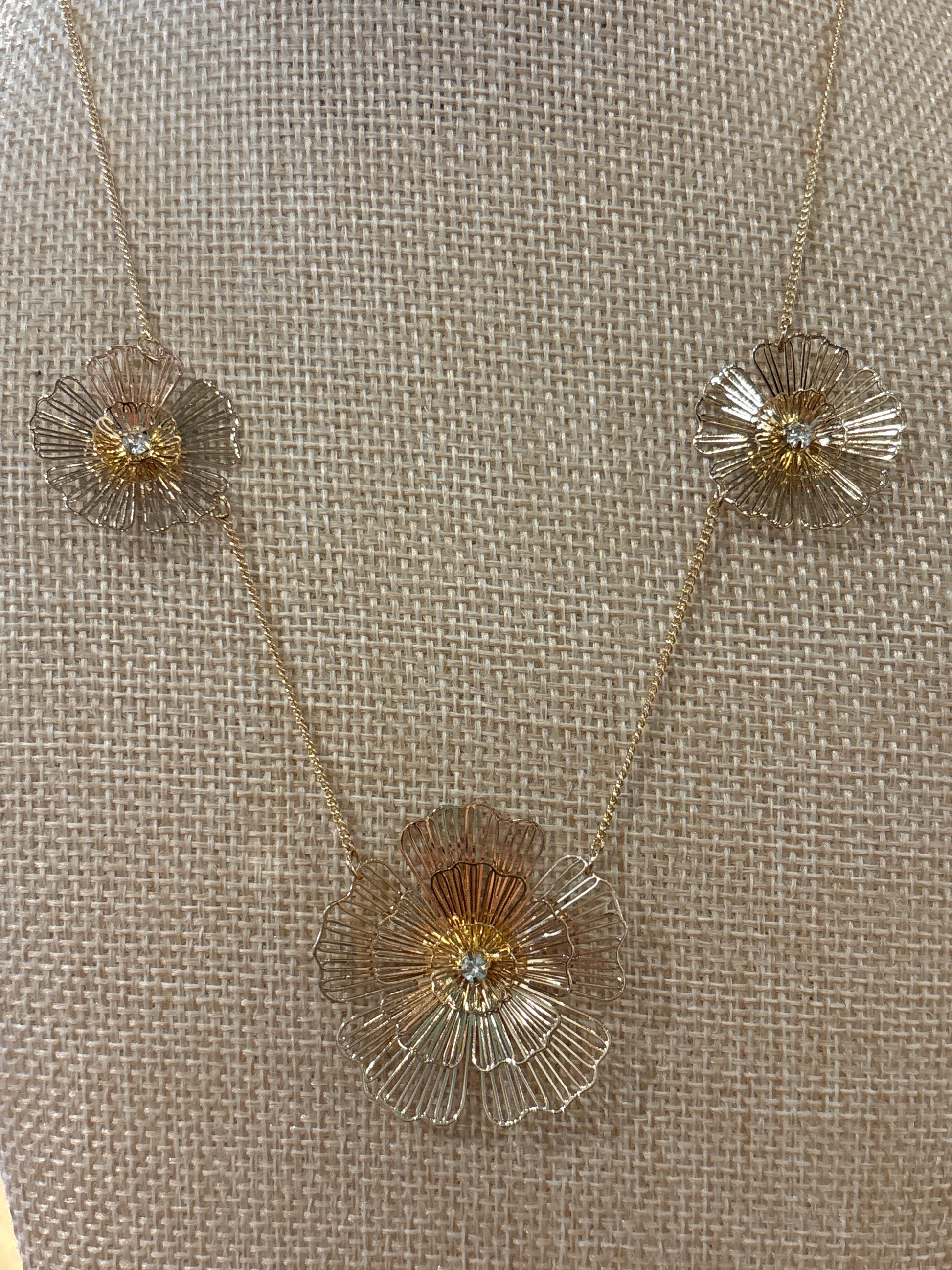 Dainty Tri Floral Necklace