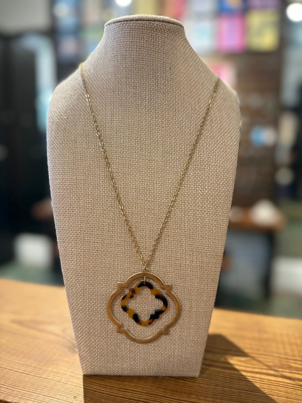 Tortoise Quatrefoil Resin Pendant Necklace
