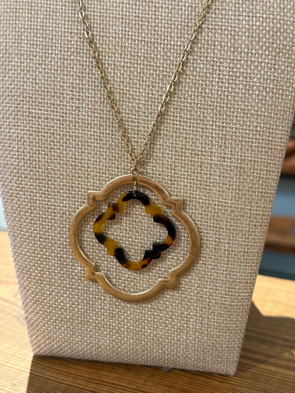 Tortoise Quatrefoil Resin Pendant Necklace