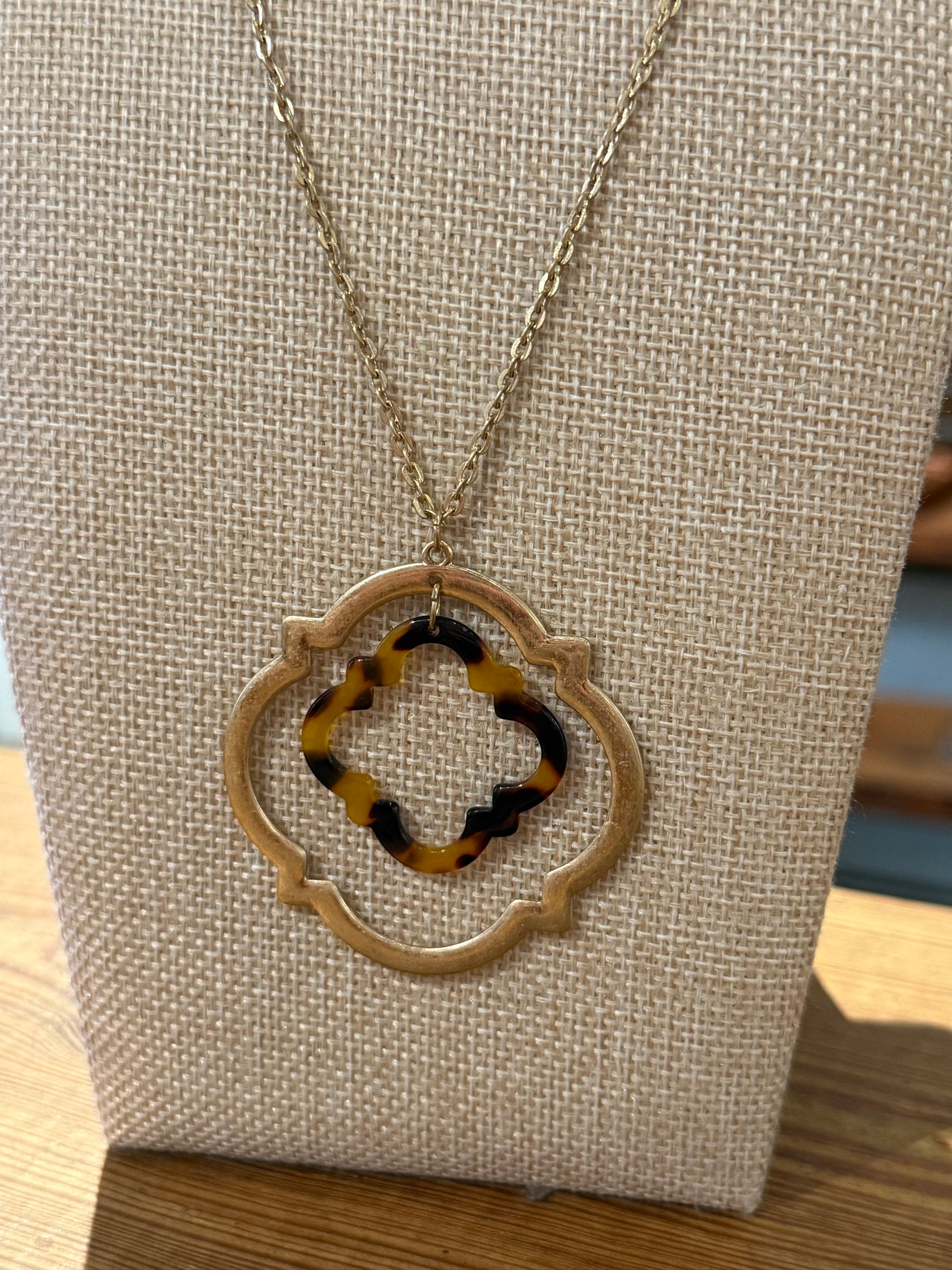 Tortoise Quatrefoil Resin Pendant Necklace