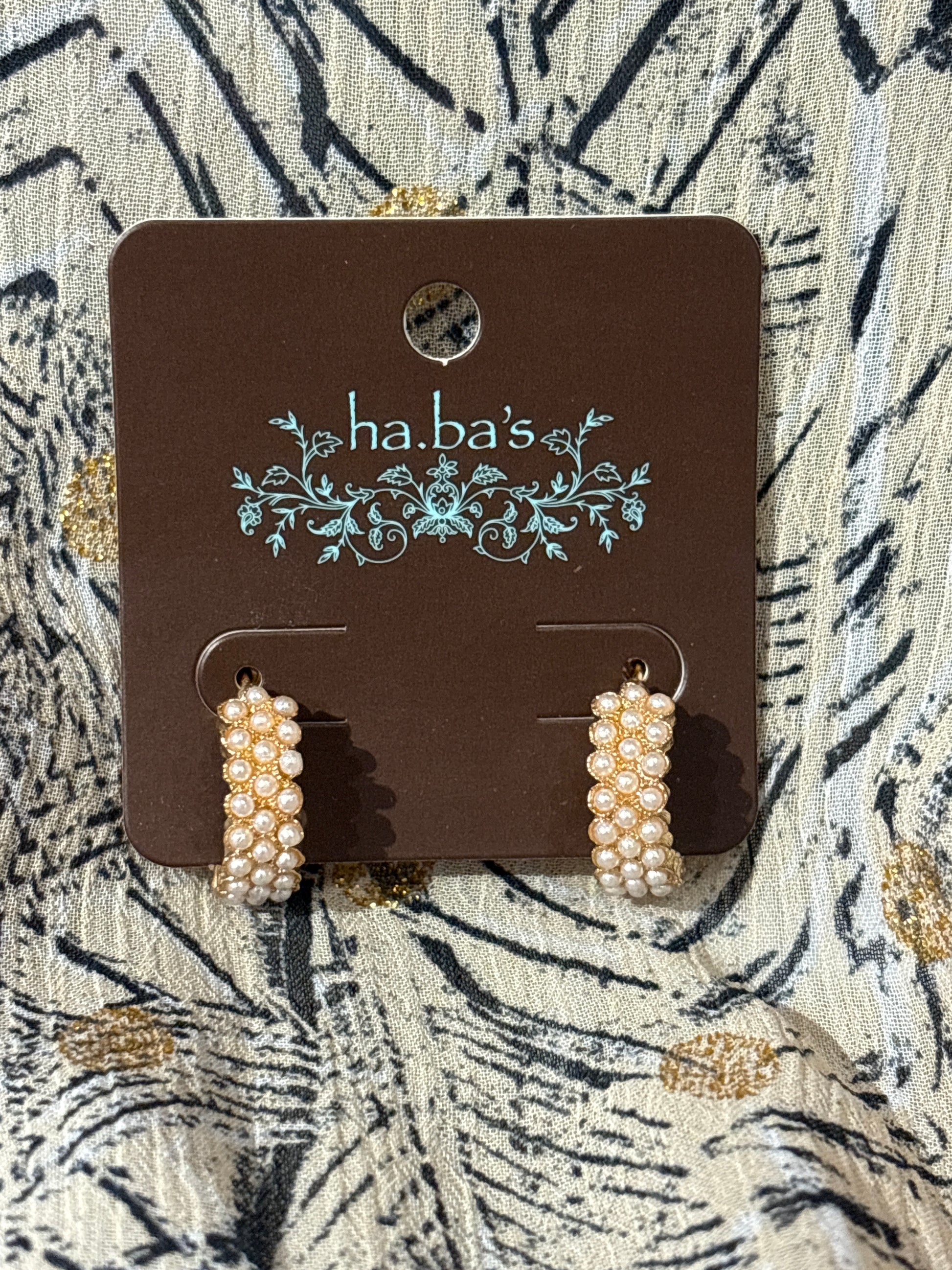 Pearl & Gold Huggie Hoop